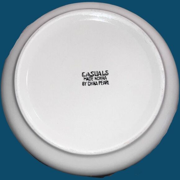 China Pearl Apples (Casuals) 2 Qt Round Covered Casserole Dish - Picture 3 of 4